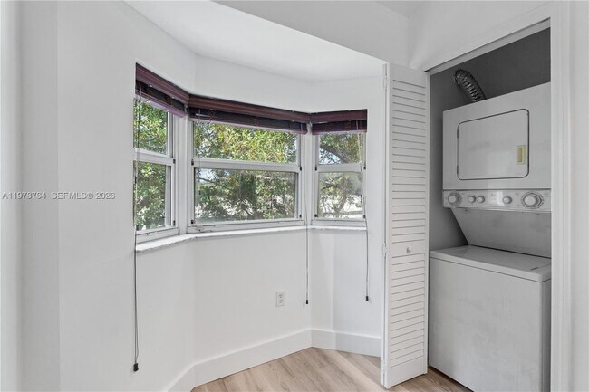 Building Photo - 2930 SE 12th Rd