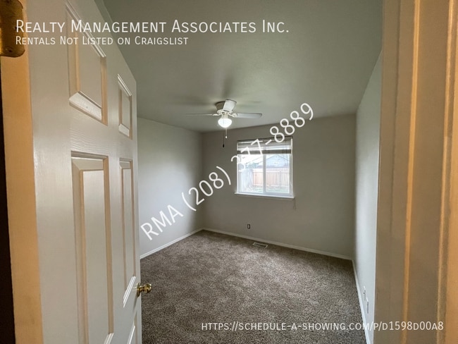 Building Photo - 623 E Woodbury Dr