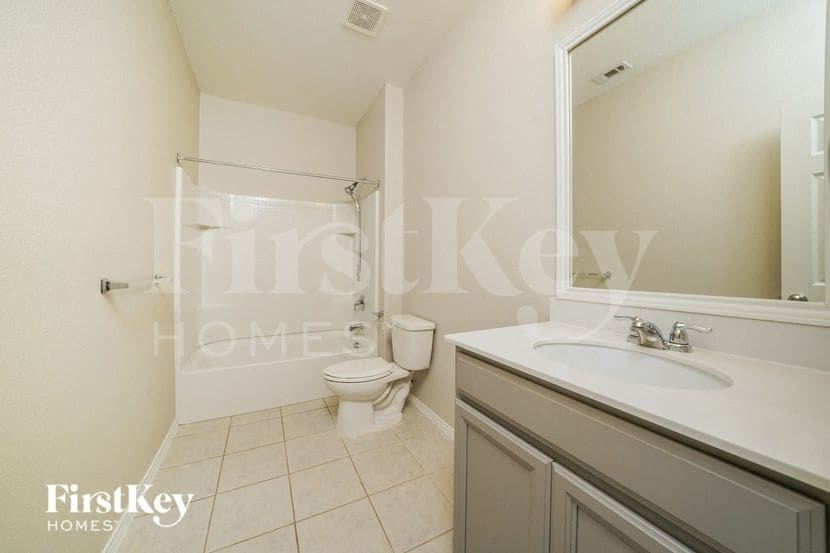 Building Photo - 713 Jonius Creek Dr