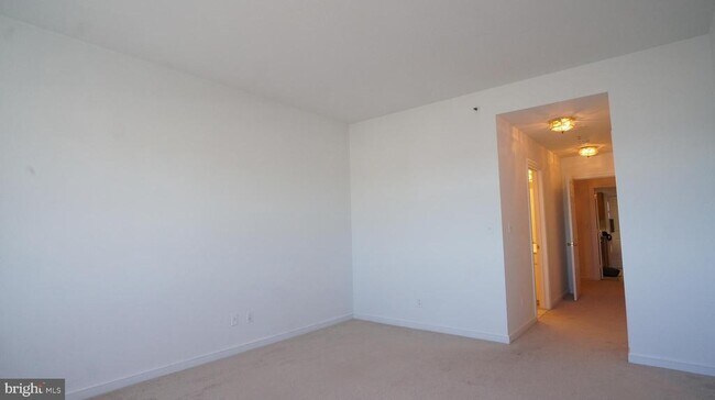 Building Photo - 10 E Lee St