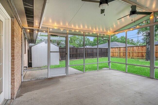 Building Photo - 5511 Loch Lomond Dr