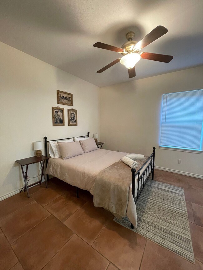 Building Photo - Brand New 1-BD OCTOBER SPECIALS!