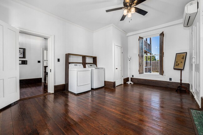 Building Photo - 120 S Cherokee St