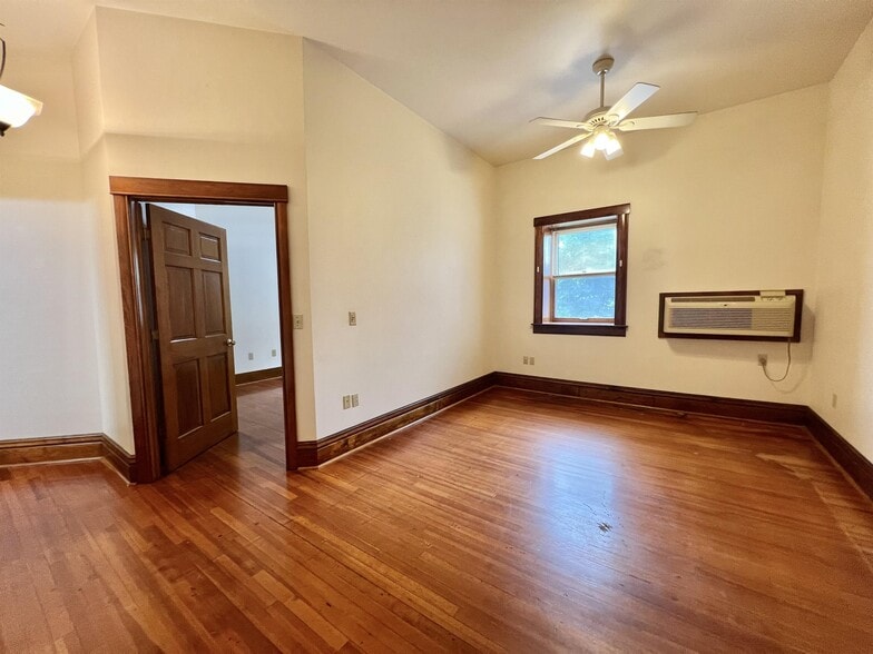 Building Photo - 214 Wood St