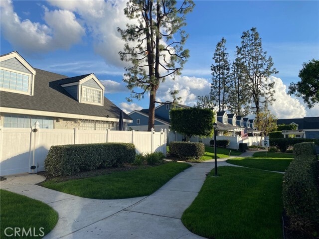 Building Photo - 805 W Grondahl St