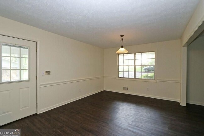 Building Photo - 4215 Fawn Ln SE
