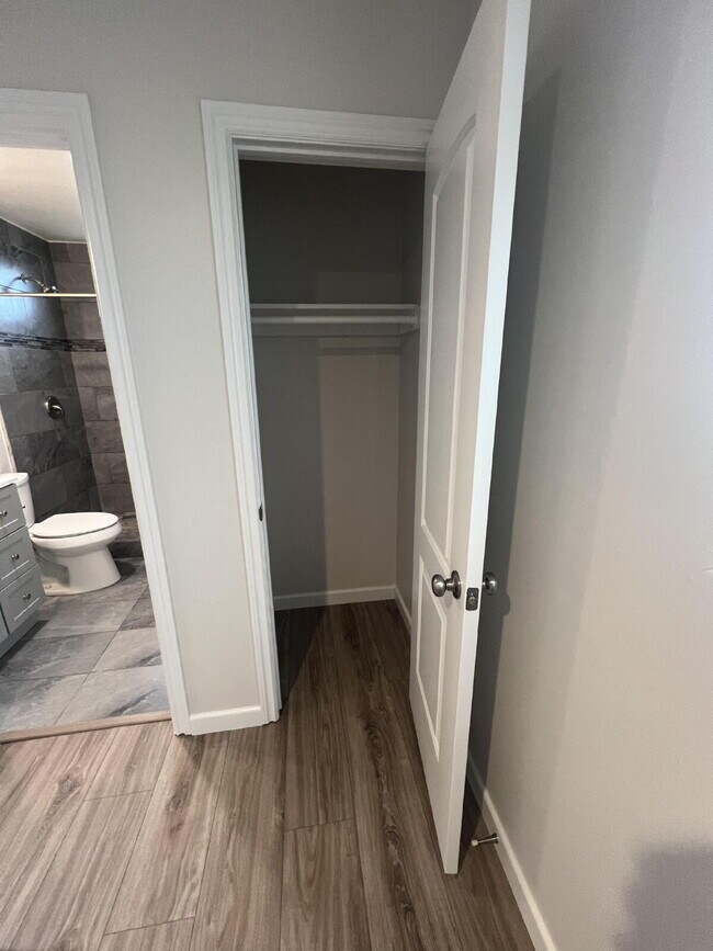 Building Photo - Newly Remodeled, Charming 1-Bedroom Oasis ...