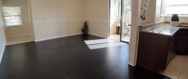 Building Photo - Beautiful second floor 1/1 Condo x Rent @ ...