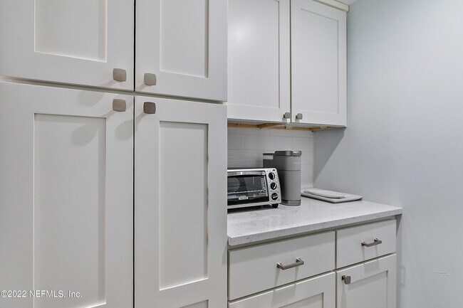 Building Photo - 649 Summer Pl