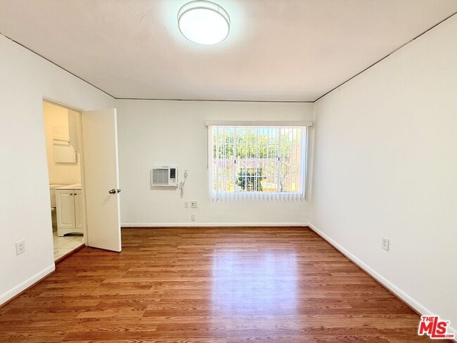 Building Photo - 364 N San Vicente Blvd