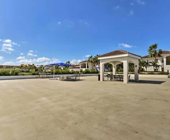 Building Photo - 3135 NE 184th St