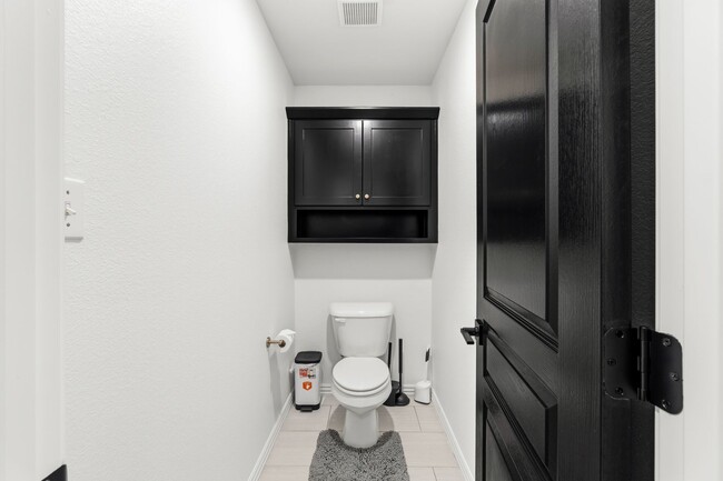 Building Photo - 8912 Wildwood Way