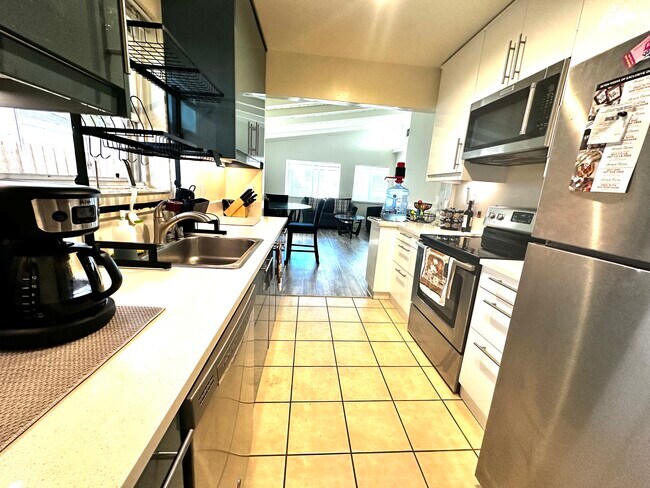 Building Photo - 2504 Alma Ave