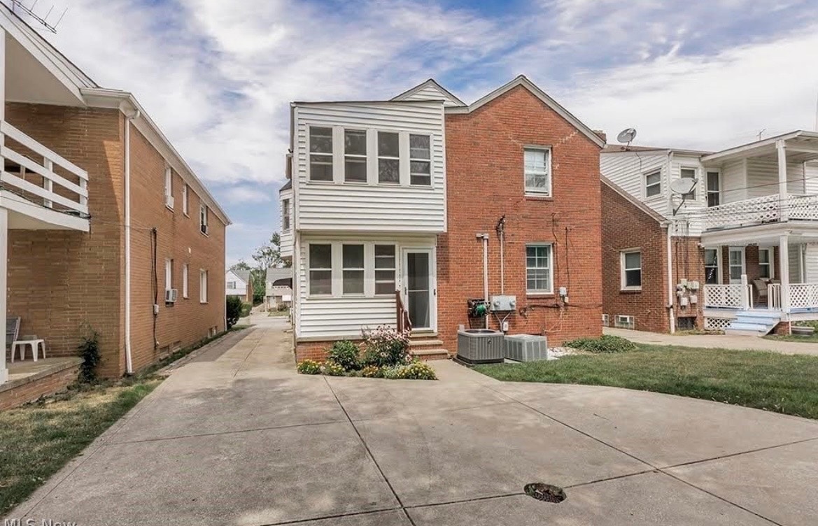 Building Photo - 13582 Cedar Rd