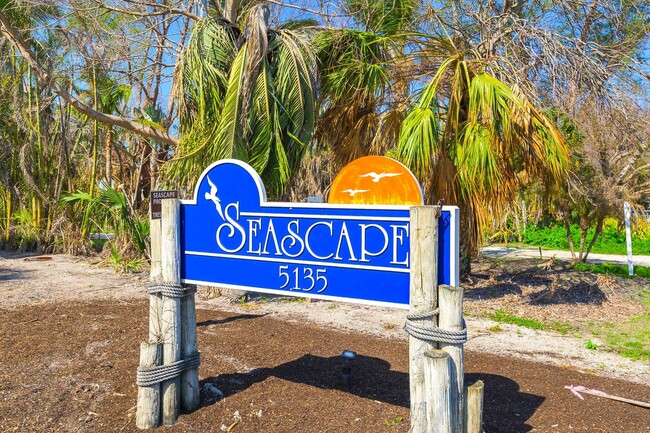 Building Photo - Gulf of Mexico Drive, Longboat Key