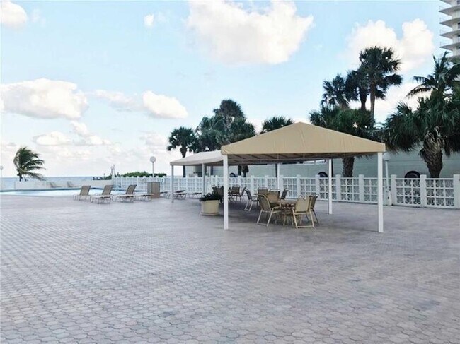 Building Photo - 4250 Galt Ocean Dr