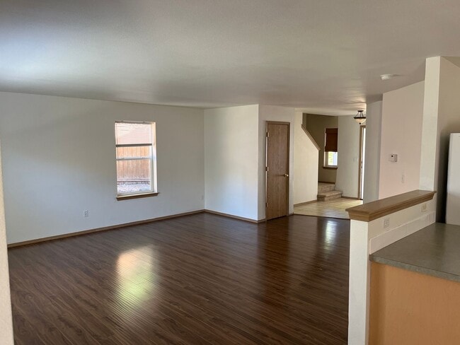 Building Photo - Large Puyallup rental 4 bedroom
