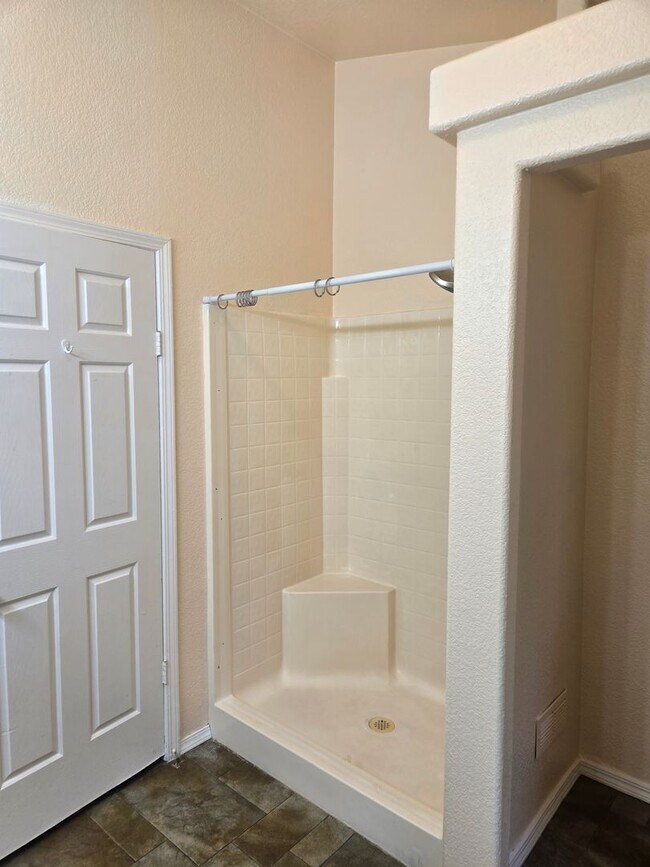 Building Photo - STATUS: HOLD- R10B | $1995 + $100 utility ...