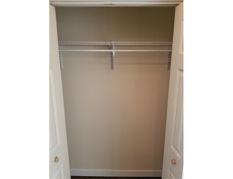 CLOSET #1 - 2900 NW 46th Ave