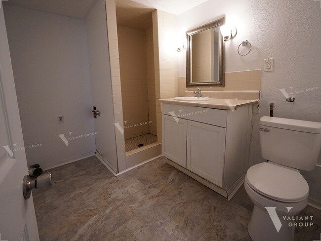 Building Photo - Spacious 3 Bedroom, 2 Bathroom Rental Home...