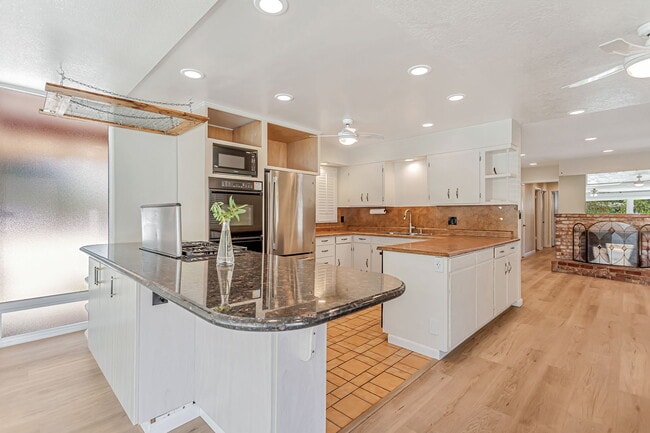 Building Photo - 2501 Linda Vista Avenue