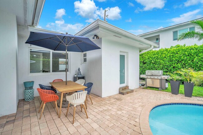 Building Photo - 2212 NE 32nd Ave