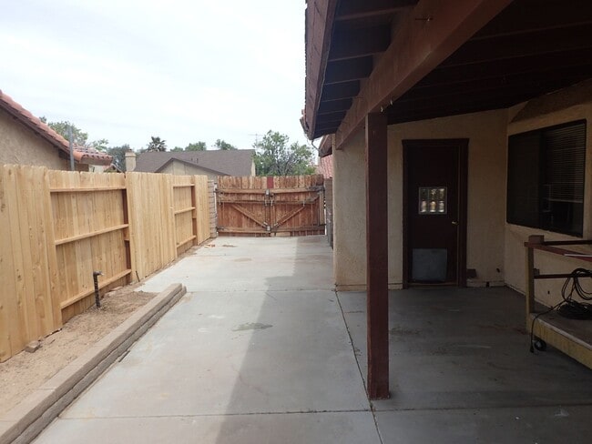 Building Photo - 1101 W Evelyn Ct
