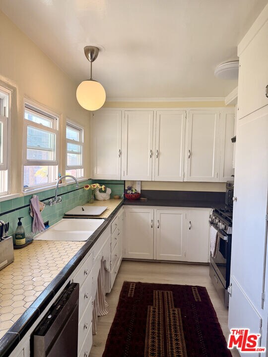 Building Photo - 1362 S Stanley Ave