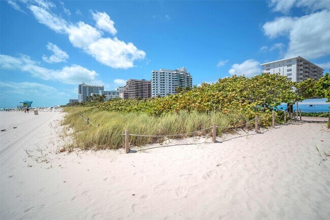 Building Photo - 5313 Collins Ave