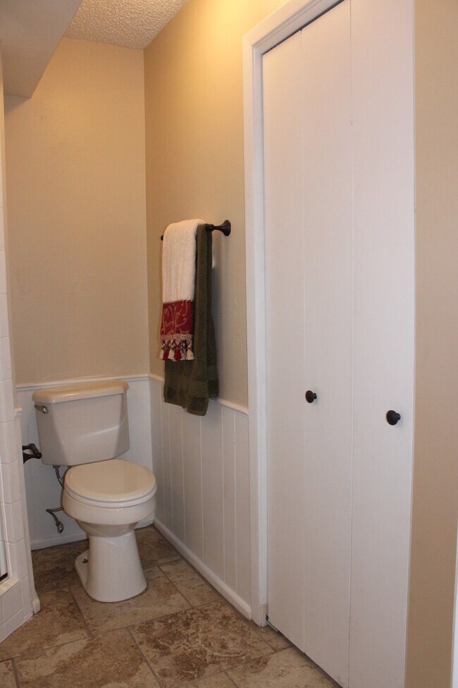 Building Photo - PRE-LEASING For August! 4 Bedroom/ 2 Bath Updated house close to TTU and LCU