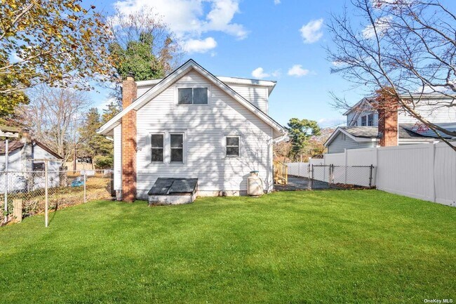 Building Photo - 14 Corona Rd