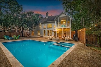 Building Photo - 211 Maple Path Pl