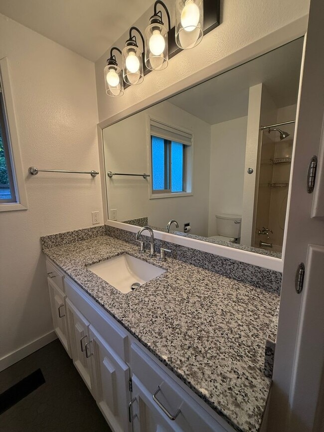 Building Photo - Pet Friendly Home with Pool Access!