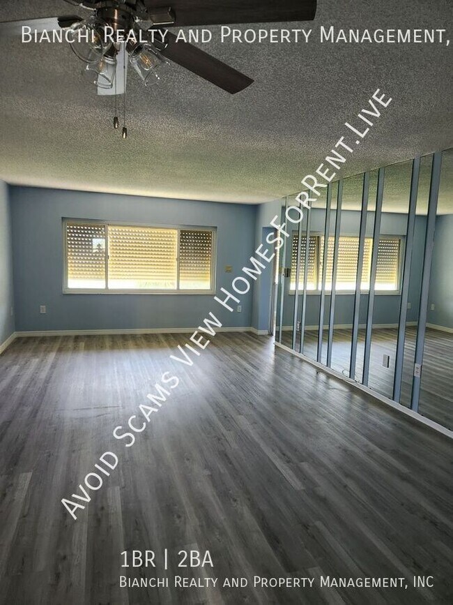 Building Photo - 4525 Cove Cir