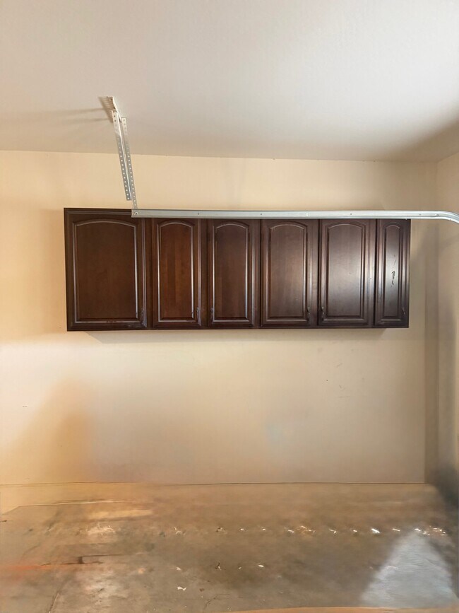 Building Photo - 2741 E Quiet Hollow Ln