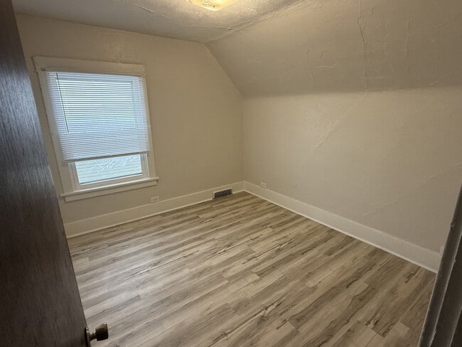 Building Photo - 325/327 3rd St NE