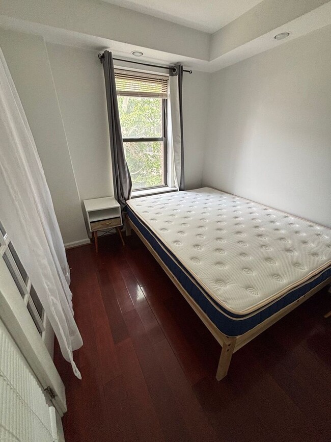 Building Photo - Charming 1Bed/1Bath Condo in the heart of DC