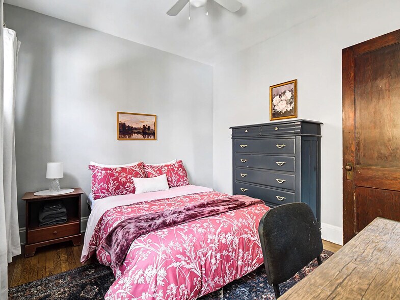 Building Photo - 10619 Bernard Ave