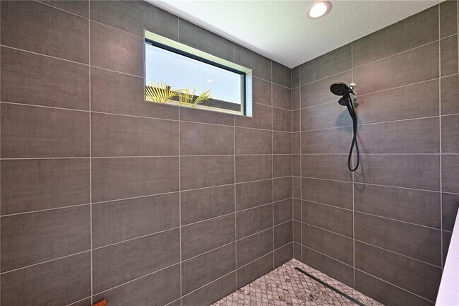 Building Photo - 8013 Clearwater Ct