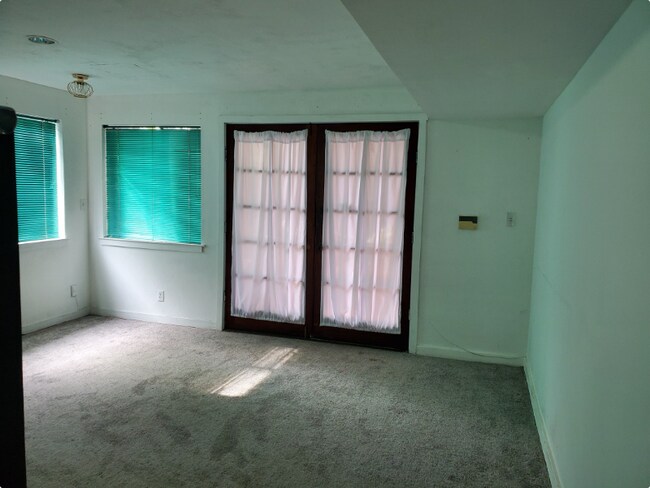 Primary Photo - 1809 Elm St