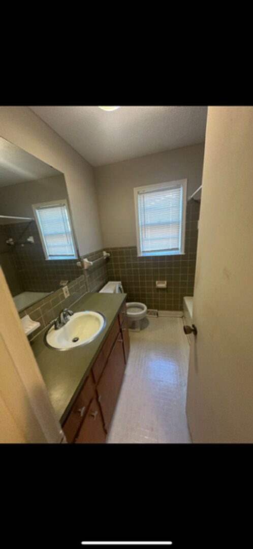 Building Photo - 305 Crawford Ct