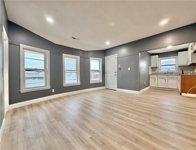 Building Photo - 150 Newell Ave