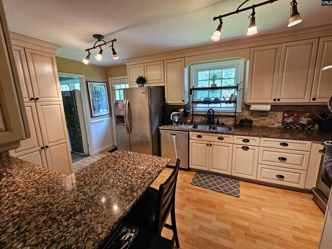 Building Photo - 625 Challedon Dr