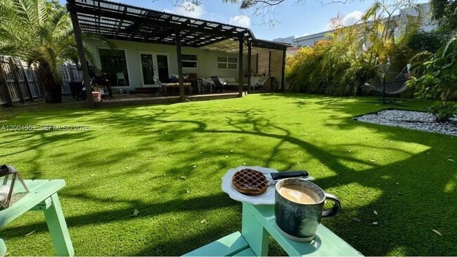 Building Photo - 2940 SW 25th Ter