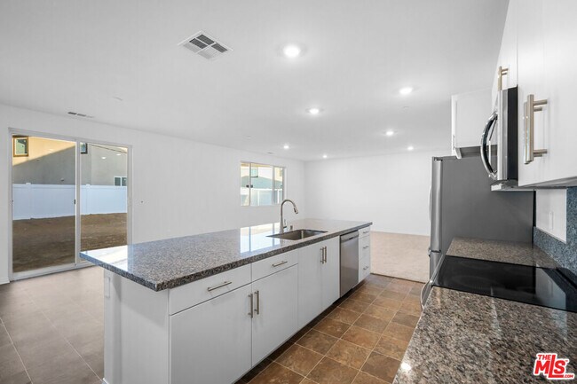Building Photo - 2311 Blue Elm Rd