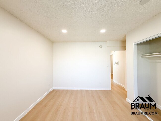 Building Photo - 4636 Laurel Canyon Blvd