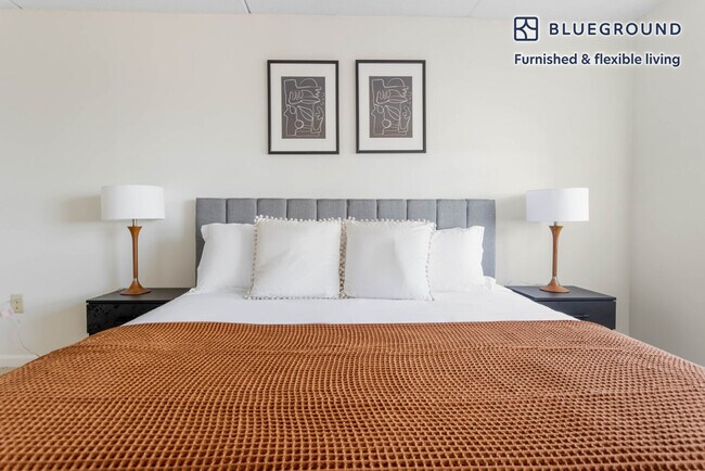 Building Photo - 10 Magazine St