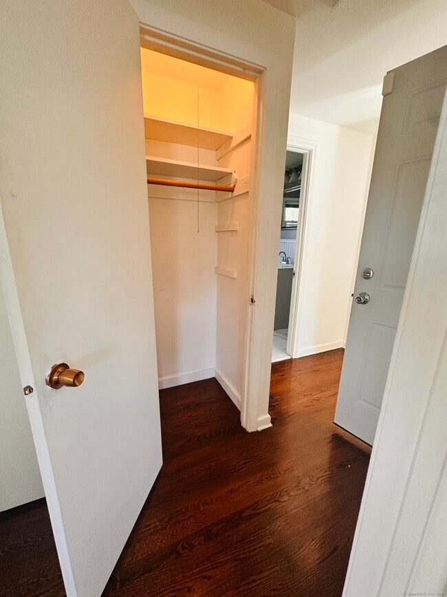 Building Photo - 266 Linwood St