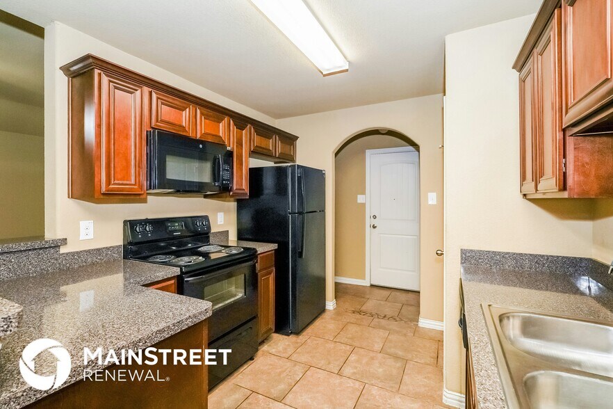 Building Photo - 7625 Hollow Forest Dr