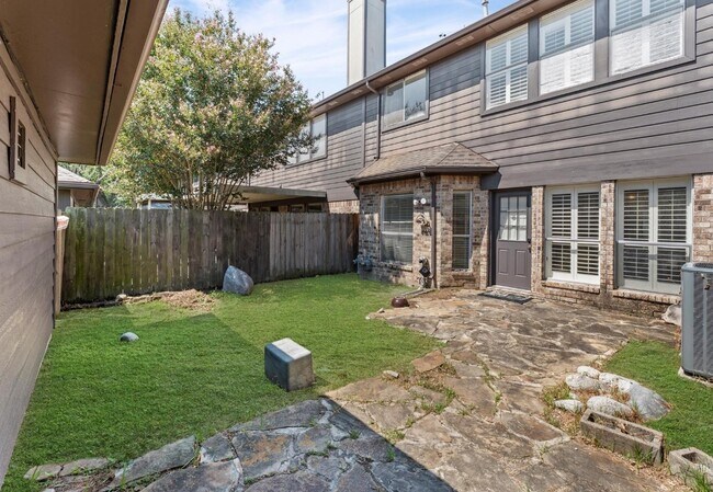 Building Photo - 2118 Gemini St